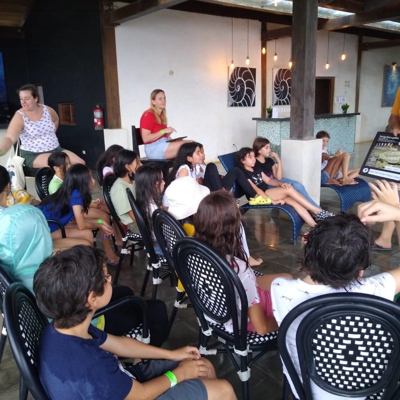 lecture for students about Saving The Turtles in Playa Venao
